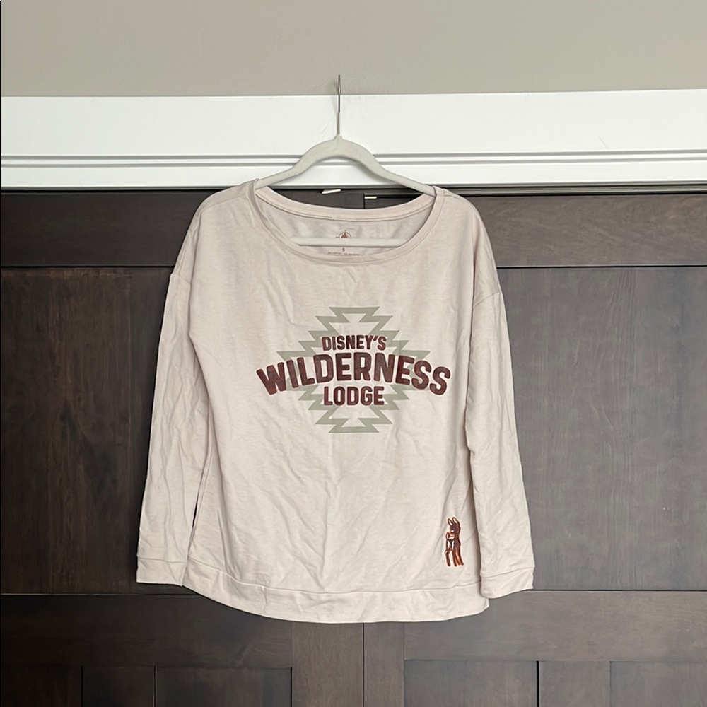 Disney Wilderness Lodge Cream Lightweight Oversized Pullover size Small